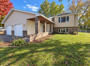 1122 Prairie Ct S, Shakopee, MN 55379