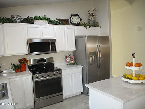 3rd image of 13400 W VENTURA Street