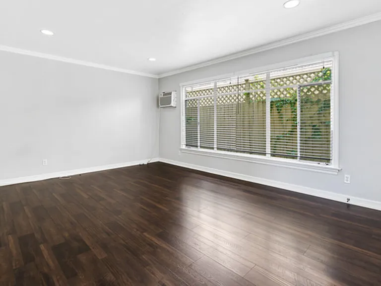 920 Westbourne Dr #9 — Photo 9