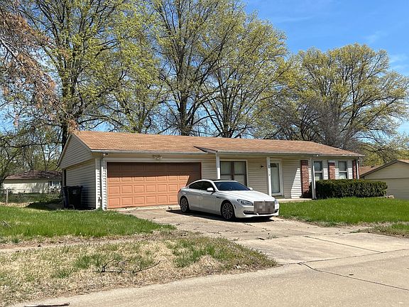 3rd image of 2379 Rockymont Dr