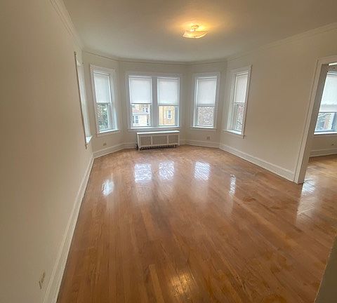 5th image of 2216 W Thome Ave #3A