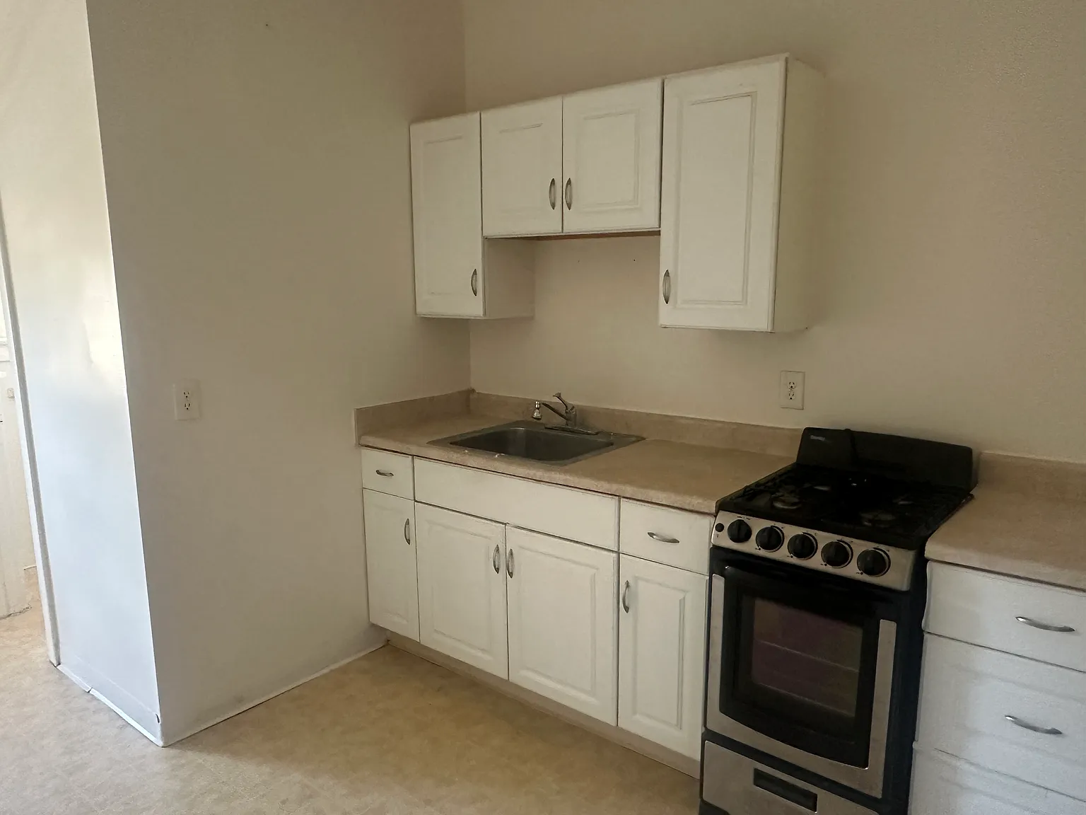 Studio, 400 sqft, $1,500 — Photo 3