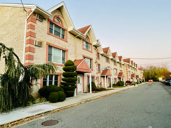 (undisclosed Address), College Point, NY 11356