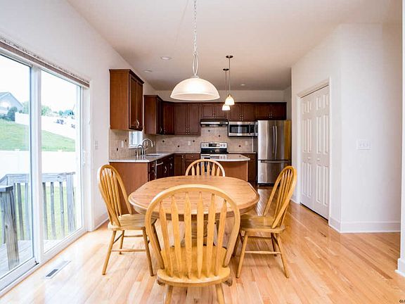 3rd image of 9 Havenbrook Ct
