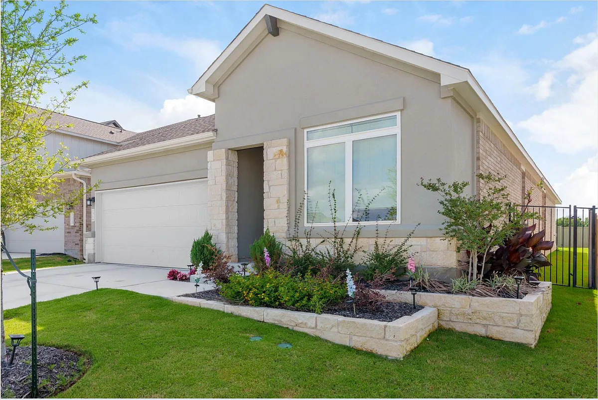 Building Photo - 316 Amista Dr