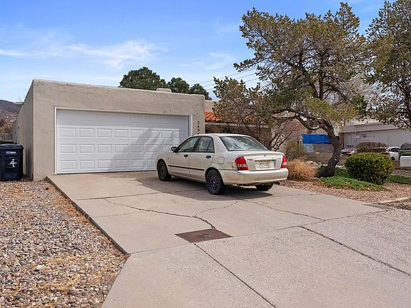 3rd image of 2404 Paisano St NE