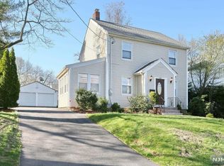 334 W Clinton Ave, Tenafly, NJ 07670