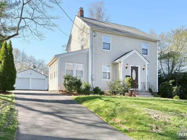 334 W Clinton Ave, Tenafly, NJ 07670
