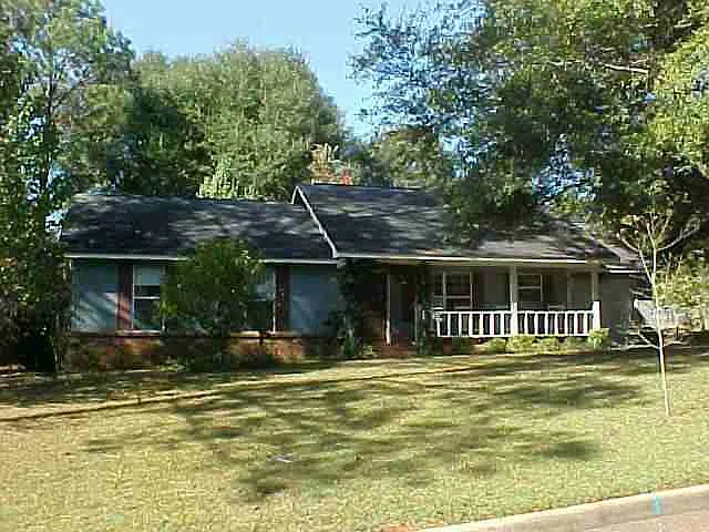 3 bed, 100 sqft, $1,250 — Photo 1