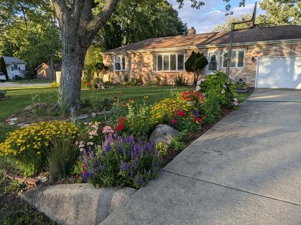 2N653 Diane Ave, Glen Ellyn, IL 60137