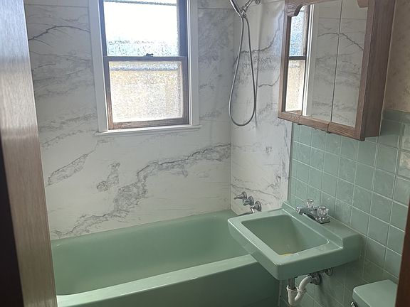 4th image of 510 8th St S #10