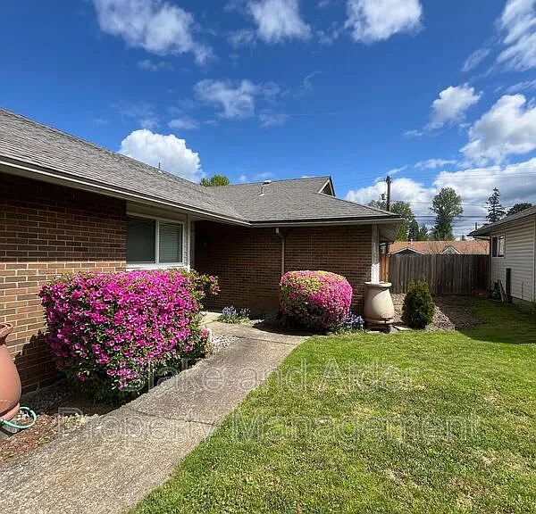 5531 SW Lombard Ave — Photo 3