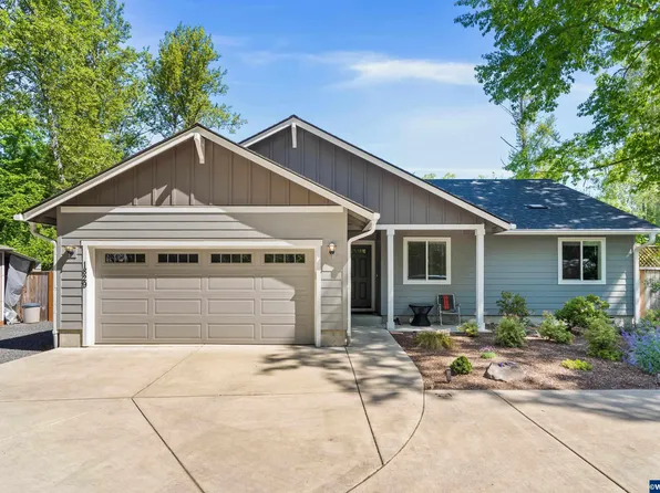 1829 Vine St, Sweet Home, OR 97386