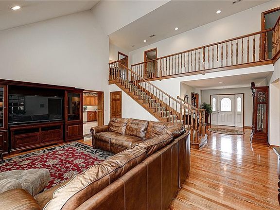 3rd image of 5205 S Pleasant Ln