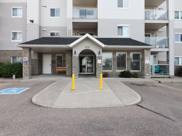 1632 W Saamis Dr NW #116, Medicine Hat, AB T1C 4X3