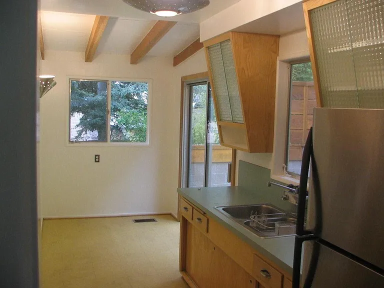 3310 Effie St — Photo 3