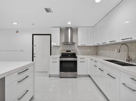 8851 NW 119th St