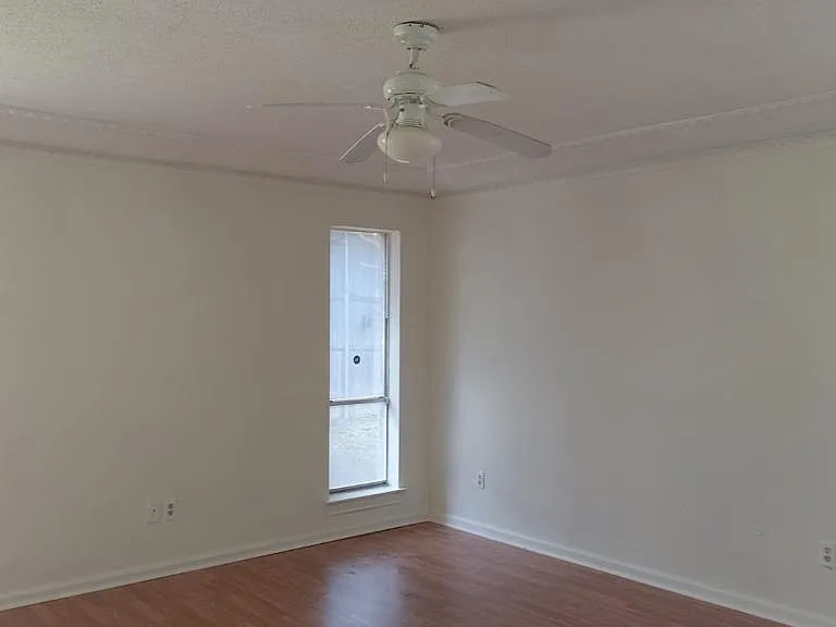 1140 Shadywood Ln — Photo 36