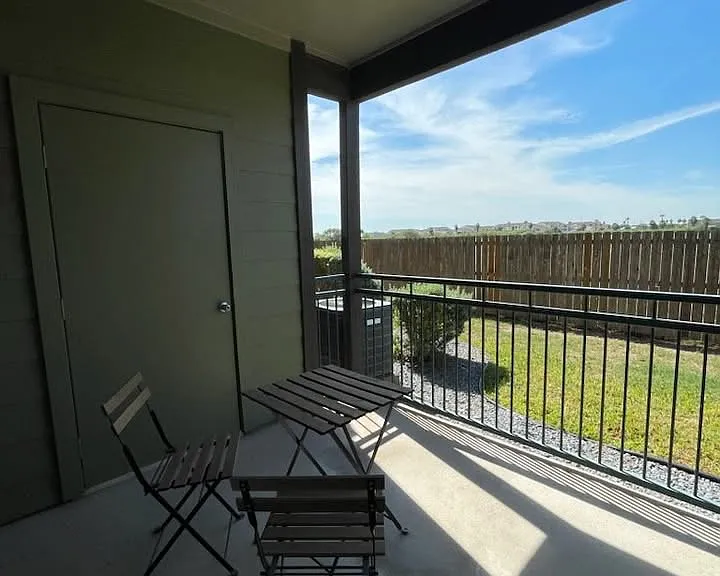 San Pedro Apartments — Photo 29