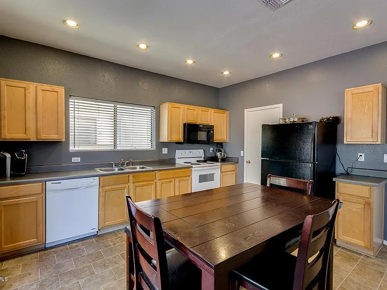 620 E Banelli Pl — Photo 7