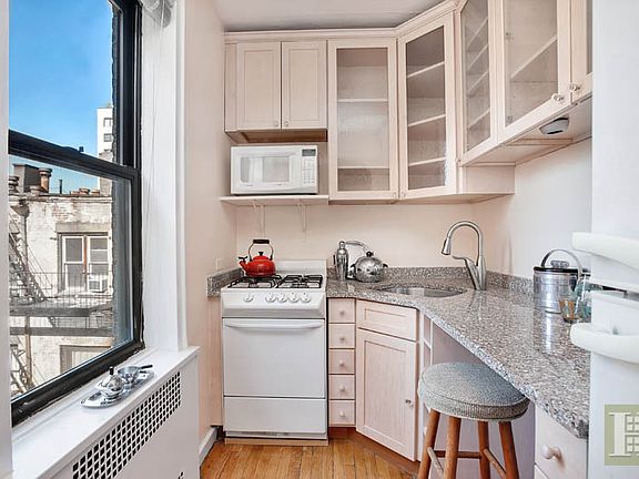 4th image of 166 W 22nd St APT 6F
