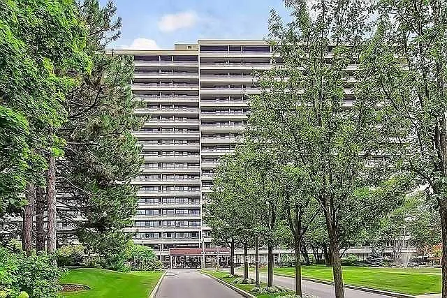 8111 Yonge St #1010 — Photo 1
