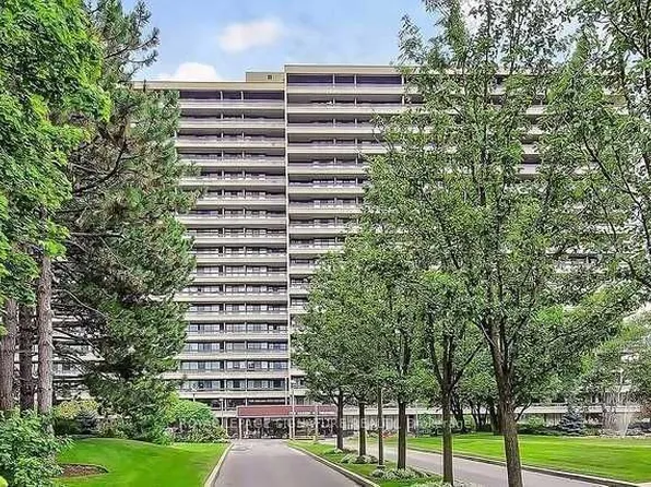 8111 Yonge St #1010, Markham, ON L3T 4V9