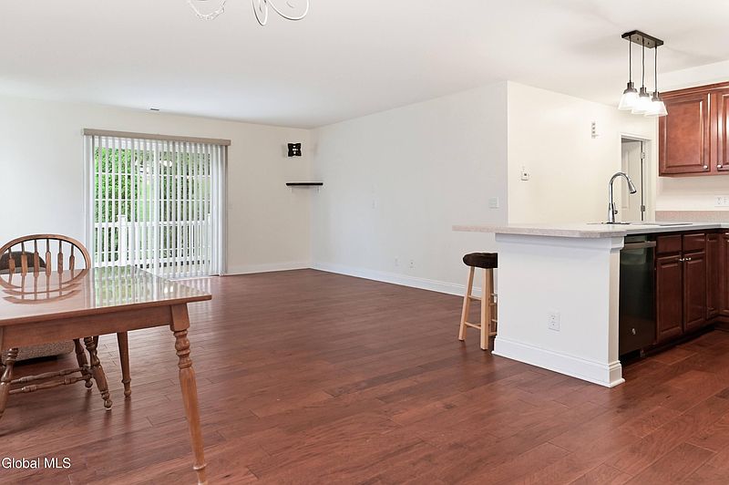3rd image of 301 Royale Court