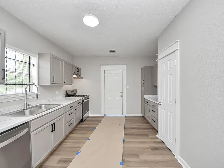 2102 Gray St #1 — Photo 4