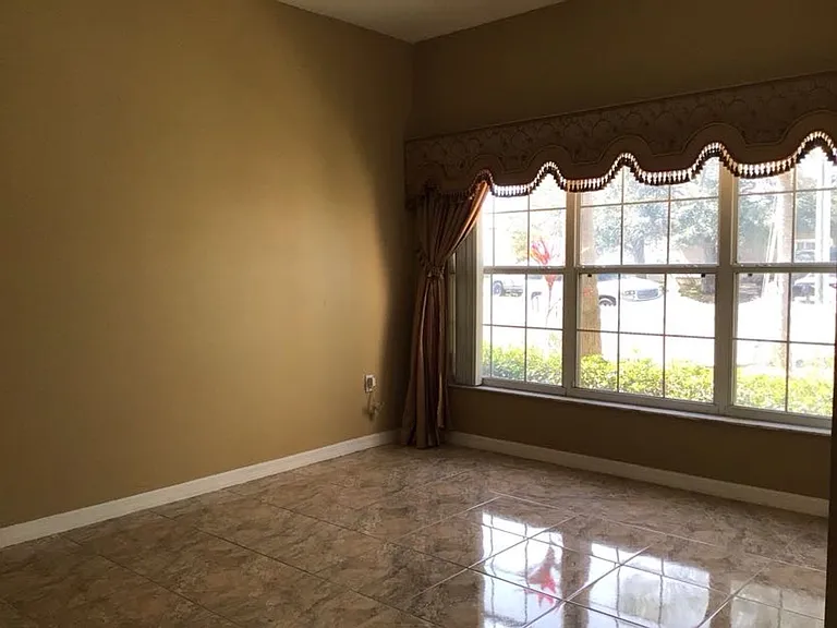 410 Bloomfield Dr — Photo 6