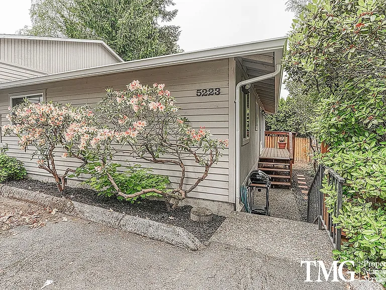5223 SW 62nd Ave — Photo 2