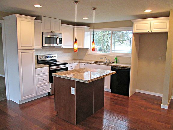 Kitchen/ Island 