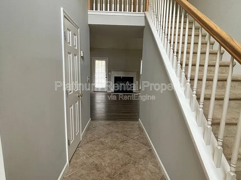 475 Ellesmere Way — Photo 5