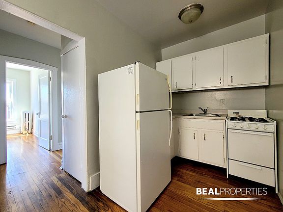 5th image of 953 W Cornelia Ave APT 3B