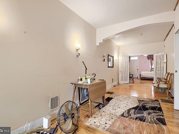 4th image of 2807 E Biddle St