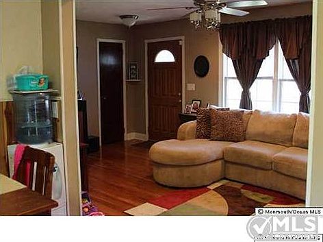 2nd image of 844 New Jersey Ave