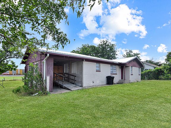 3rd image of 218 W Mesquite Ave