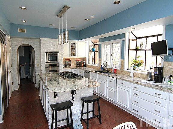 4th image of 3712 Stoneybrook Dr