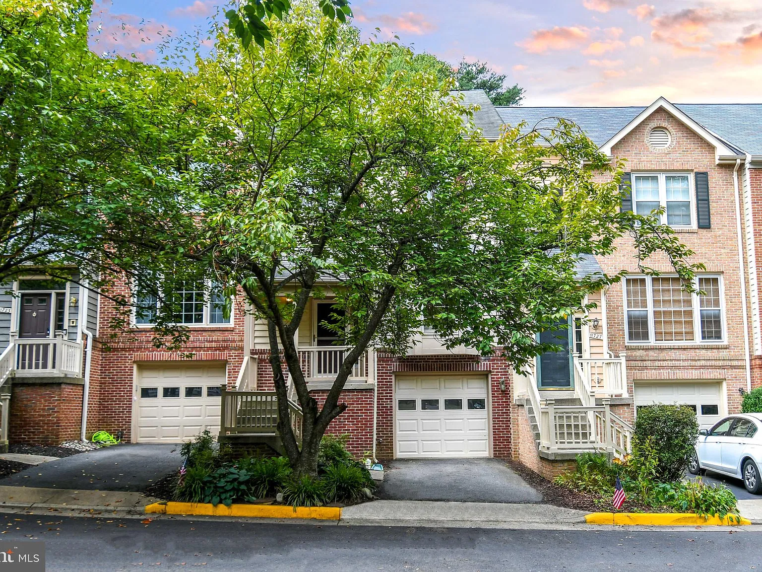 3 bed, 4.0 bath, 1882 sqft, $3,700 — Photo 2