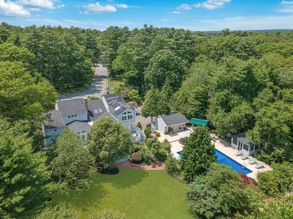 1 Crooked Bow Path, Mattapoisett, MA 02739