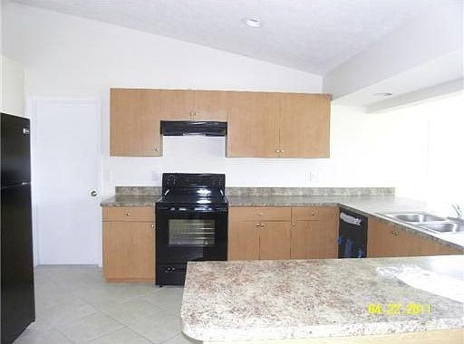 4th image of 510 SW Dalton Cir