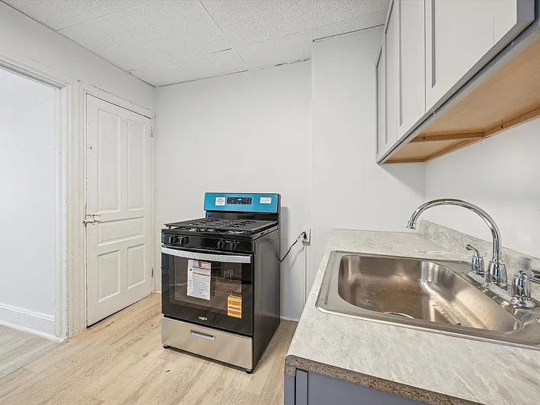 6033 Kershaw St — Photo 3