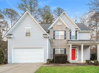 220 Miracle Ln, Fayetteville, GA 30215