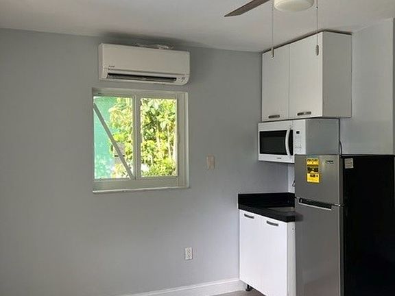 2nd image of 1908 NE 26th St #1