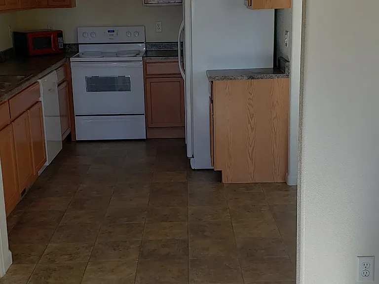5020 Rock Springs St — Photo 3