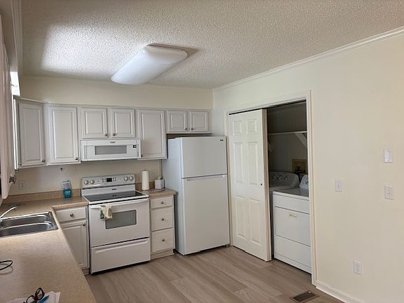 5th image of 208 Walnut St