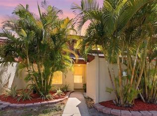 2074 Sunset Point Rd APT 137, Clearwater, FL 33765