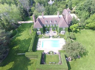 1051 Meadow Ln, Lake Forest, IL 60045