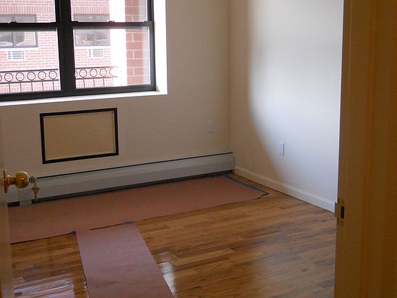 4th image of 3721 31st St APT 206