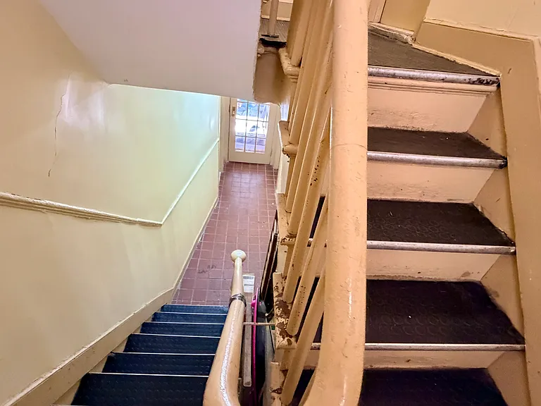 213 1/2 W 16th St #3 — Photo 9